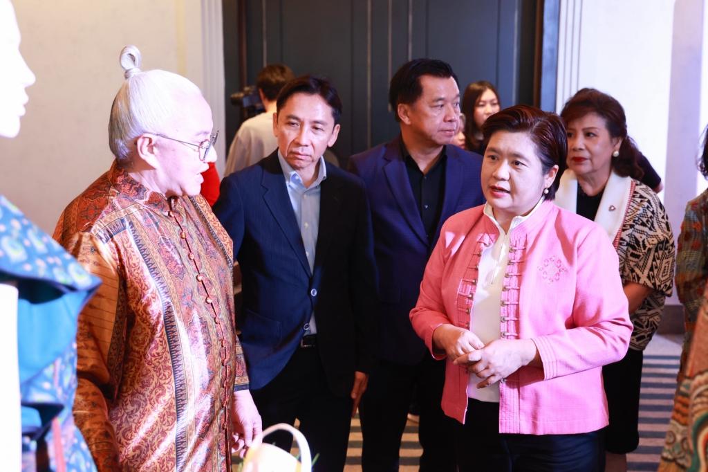 “ดีพร้อม” รุกปั้นดีไซเนอร์ สานฝันหัตถกรรมสิ่งทอไทย พร้อมพัฒนาสินค้าชุมชนต้นแบบ เดินหน้าผลักดัน Soft Power แฟชั่นไทยสู่สากล ตามนโยบาย "รมว.เอกนัฏ"