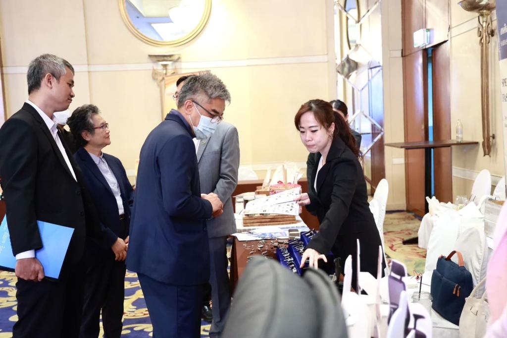 “รสอ.ดุสิต” ชู “ดีพร้อมคอมมูนิตี้” หนุนติดอาวุธ SMEs ไทย สู่การพัฒนาเศรษฐกิจยุคใหม่ พร้อมดัน GDP โตขึ้น 1% สอดรับนโยบาย รมว.เอกนัฏ