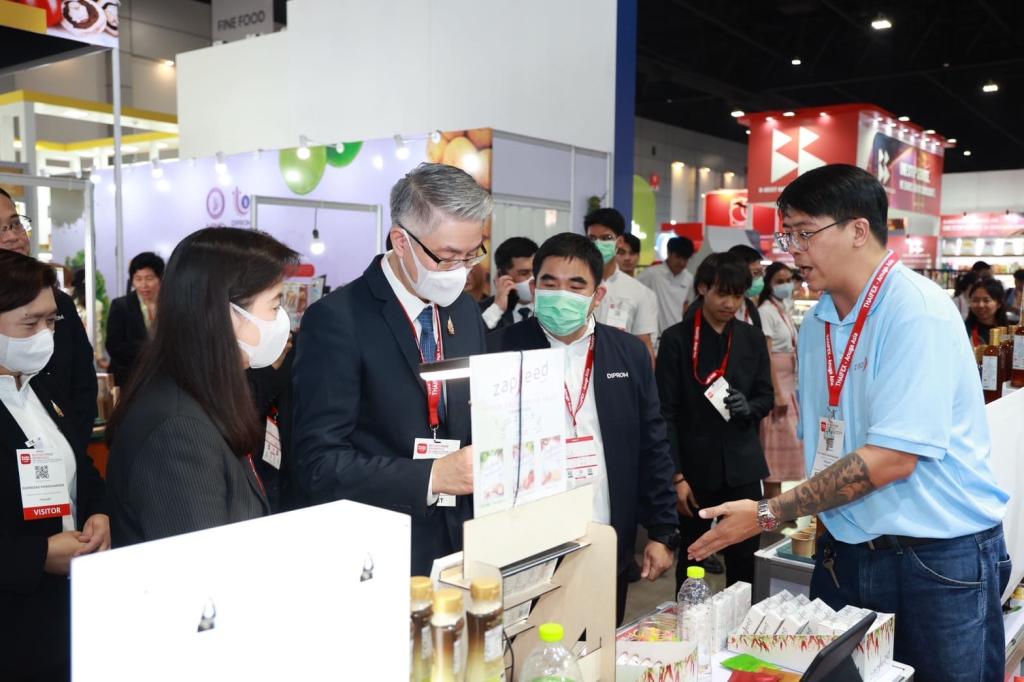 “ปลัดณัฐพล” นำทีม อุตฯ เยี่ยมชมครัว "ดีพร้อม" ในงาน THAIFEX – ANUGA ASIA 2025 ภายใต้แนวคิด The Great Ingredients เปิดประสบการณ์ ให้โอกาส เสริมแกร่งธุรกิจ ขยายตลาด เชื่อมต่อคู่ค้าคุณภาพระดับโลก ตามนโยบาย รมว.เอกนัฏ
