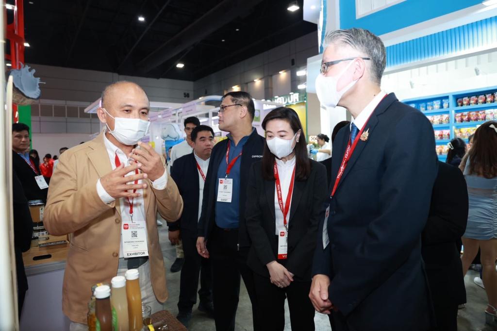 “ปลัดณัฐพล” นำทีม อุตฯ เยี่ยมชมครัว "ดีพร้อม" ในงาน THAIFEX – ANUGA ASIA 2025 ภายใต้แนวคิด The Great Ingredients เปิดประสบการณ์ ให้โอกาส เสริมแกร่งธุรกิจ ขยายตลาด เชื่อมต่อคู่ค้าคุณภาพระดับโลก ตามนโยบาย รมว.เอกนัฏ