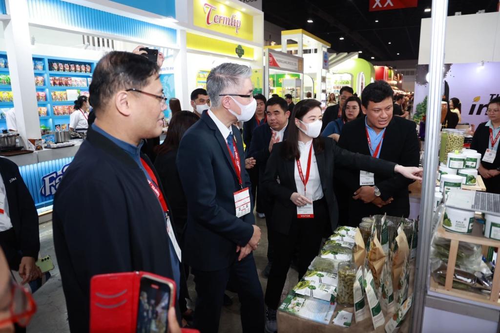 “ปลัดณัฐพล” นำทีม อุตฯ เยี่ยมชมครัว "ดีพร้อม" ในงาน THAIFEX – ANUGA ASIA 2025 ภายใต้แนวคิด The Great Ingredients เปิดประสบการณ์ ให้โอกาส เสริมแกร่งธุรกิจ ขยายตลาด เชื่อมต่อคู่ค้าคุณภาพระดับโลก ตามนโยบาย รมว.เอกนัฏ