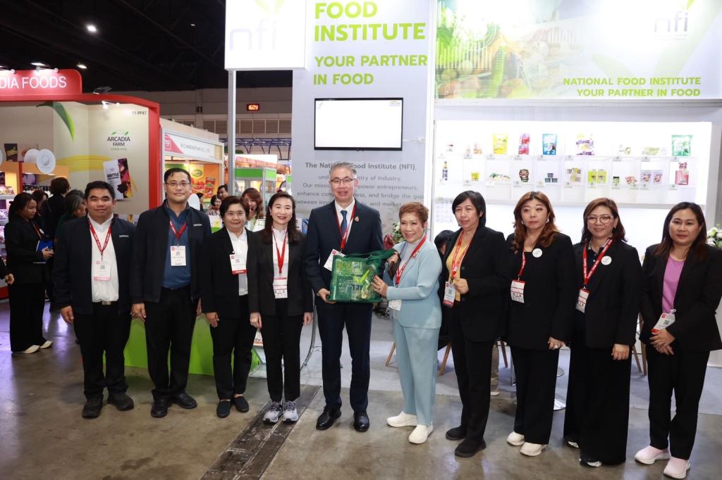 “ปลัดณัฐพล” นำทีม อุตฯ เยี่ยมชมครัว "ดีพร้อม" ในงาน THAIFEX – ANUGA ASIA 2025 ภายใต้แนวคิด The Great Ingredients เปิดประสบการณ์ ให้โอกาส เสริมแกร่งธุรกิจ ขยายตลาด เชื่อมต่อคู่ค้าคุณภาพระดับโลก ตามนโยบาย รมว.เอกนัฏ