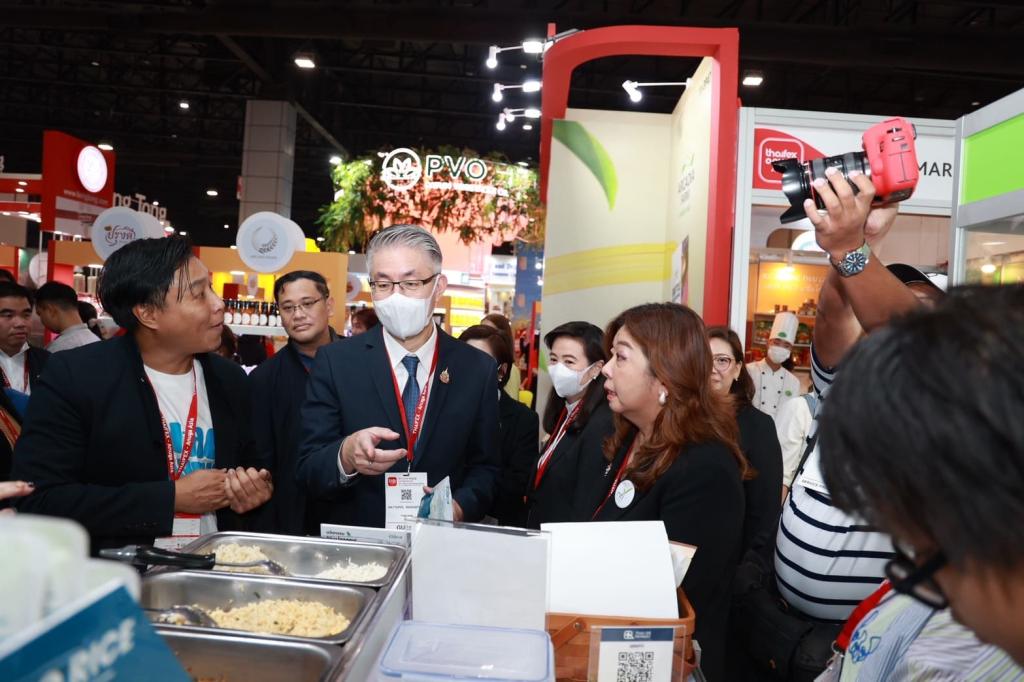 “ปลัดณัฐพล” นำทีม อุตฯ เยี่ยมชมครัว "ดีพร้อม" ในงาน THAIFEX – ANUGA ASIA 2025 ภายใต้แนวคิด The Great Ingredients เปิดประสบการณ์ ให้โอกาส เสริมแกร่งธุรกิจ ขยายตลาด เชื่อมต่อคู่ค้าคุณภาพระดับโลก ตามนโยบาย รมว.เอกนัฏ