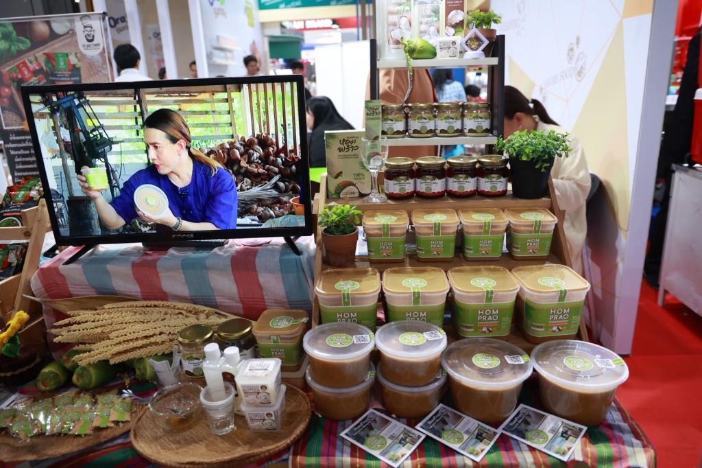 “ปลัดณัฐพล” นำทีม อุตฯ เยี่ยมชมครัว "ดีพร้อม" ในงาน THAIFEX – ANUGA ASIA 2025 ภายใต้แนวคิด The Great Ingredients เปิดประสบการณ์ ให้โอกาส เสริมแกร่งธุรกิจ ขยายตลาด เชื่อมต่อคู่ค้าคุณภาพระดับโลก ตามนโยบาย รมว.เอกนัฏ