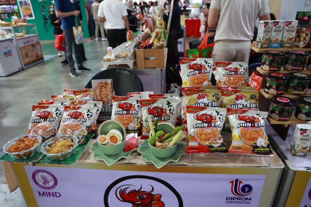 “ปลัดณัฐพล” นำทีม อุตฯ เยี่ยมชมครัว "ดีพร้อม" ในงาน THAIFEX – ANUGA ASIA 2025 ภายใต้แนวคิด The Great Ingredients เปิดประสบการณ์ ให้โอกาส เสริมแกร่งธุรกิจ ขยายตลาด เชื่อมต่อคู่ค้าคุณภาพระดับโลก ตามนโยบาย รมว.เอกนัฏ