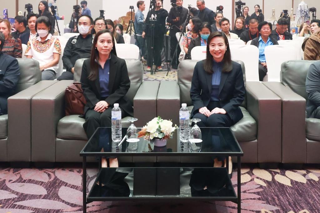 “ดีพร้อม” ให้กำเนิด! ฮีโร่แบรนด์คราฟต์ไทย สร้างฐานการผลิต เชื่อมโยงคราฟต์ไทยสู่ตลาดสากล ตามนโยบาย รมว.เอกนัฏ คาดเกิดมูลค่า ศก. กว่า 100 ล้านบาท