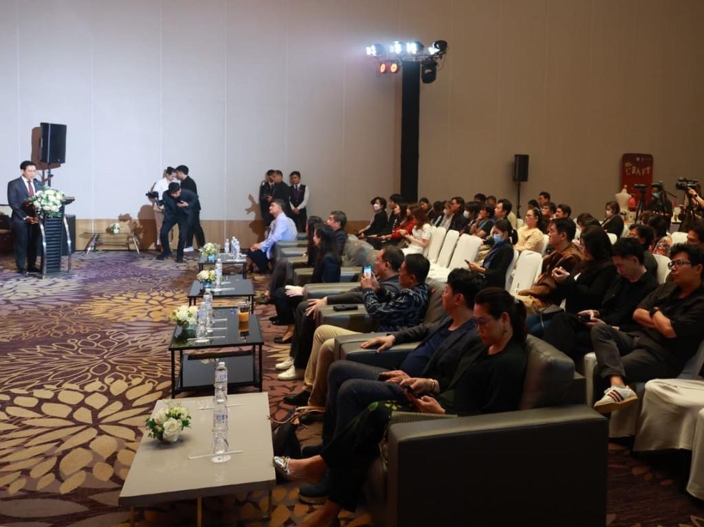 “ดีพร้อม” ให้กำเนิด! ฮีโร่แบรนด์คราฟต์ไทย สร้างฐานการผลิต เชื่อมโยงคราฟต์ไทยสู่ตลาดสากล ตามนโยบาย รมว.เอกนัฏ คาดเกิดมูลค่า ศก. กว่า 100 ล้านบาท