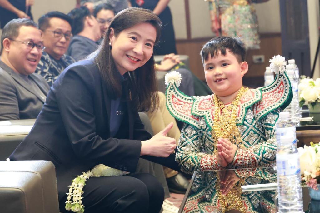“ดีพร้อม” ให้กำเนิด! ฮีโร่แบรนด์คราฟต์ไทย สร้างฐานการผลิต เชื่อมโยงคราฟต์ไทยสู่ตลาดสากล ตามนโยบาย รมว.เอกนัฏ คาดเกิดมูลค่า ศก. กว่า 100 ล้านบาท
