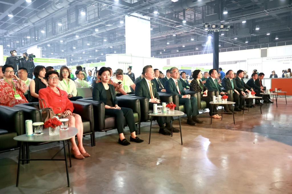 “ดีพร้อม“ หนุนนวัตกรรมและเทคโนโลยีอีคอมเมิร์ซ ร่วมงาน ADSX 2025 หวังยกระดับระบบนิเวศทางธุรกิจให้ผู้ประกอบการไทยก้าวสู่เศรษฐกิจดิจิทัล สอดรับนโยบาย รมว.เอกนัฏ