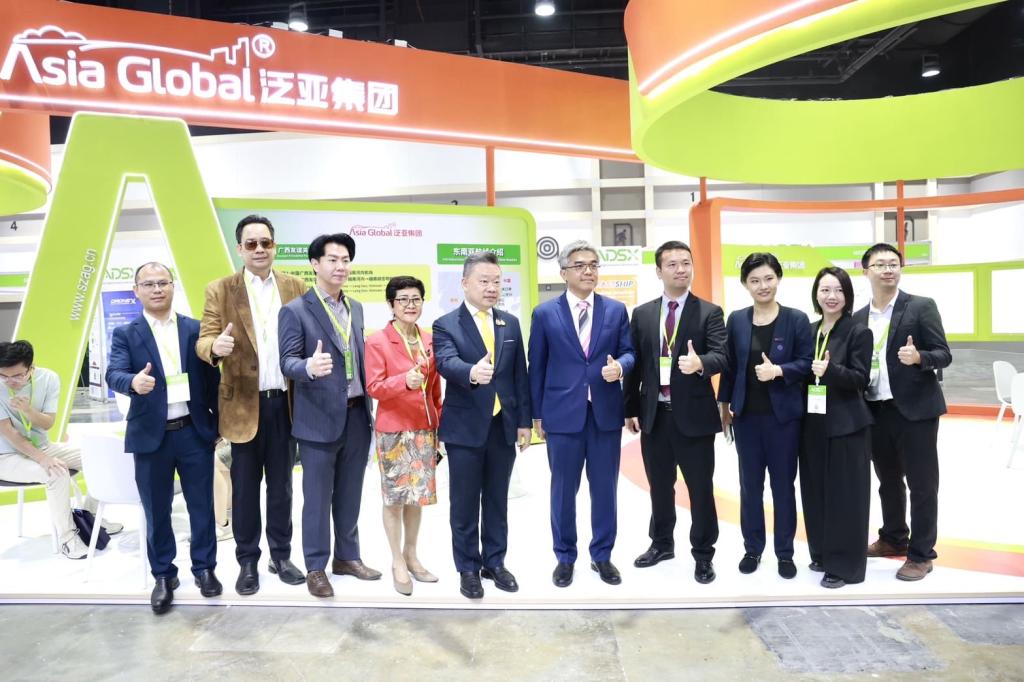 “ดีพร้อม“ หนุนนวัตกรรมและเทคโนโลยีอีคอมเมิร์ซ ร่วมงาน ADSX 2025 หวังยกระดับระบบนิเวศทางธุรกิจให้ผู้ประกอบการไทยก้าวสู่เศรษฐกิจดิจิทัล สอดรับนโยบาย รมว.เอกนัฏ