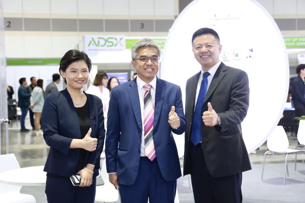 “ดีพร้อม“ หนุนนวัตกรรมและเทคโนโลยีอีคอมเมิร์ซ ร่วมงาน ADSX 2025 หวังยกระดับระบบนิเวศทางธุรกิจให้ผู้ประกอบการไทยก้าวสู่เศรษฐกิจดิจิทัล สอดรับนโยบาย รมว.เอกนัฏ