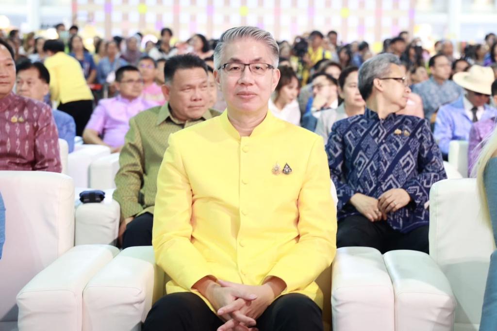 “ดีพร้อม” ร่วมแสดงศักยภาพการยกระดับสินค้าชุมชน พร้อมยกทัพ ผปก. 36 ราย เข้าทดสอบตลาดในงาน OTOP MIDYEAR 2025 คาดสร้างรายได้กว่า 7 ลบ.