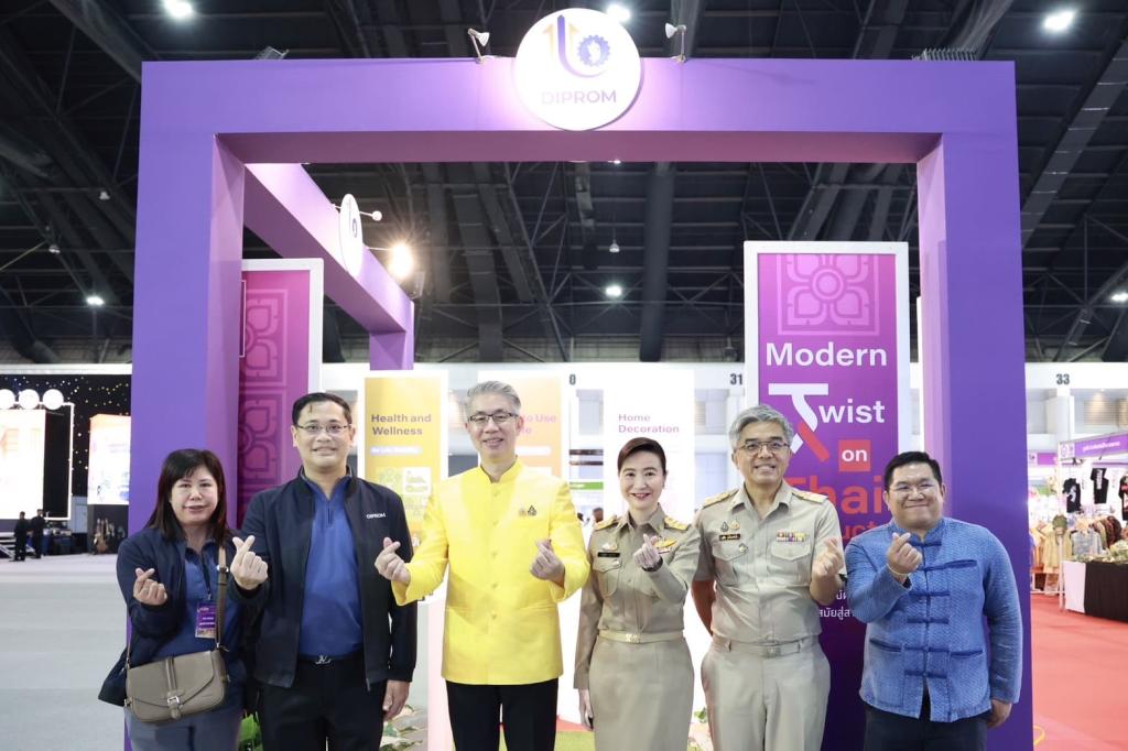 “ดีพร้อม” ร่วมแสดงศักยภาพการยกระดับสินค้าชุมชน พร้อมยกทัพ ผปก. 36 ราย เข้าทดสอบตลาดในงาน OTOP MIDYEAR 2025 คาดสร้างรายได้กว่า 7 ลบ.