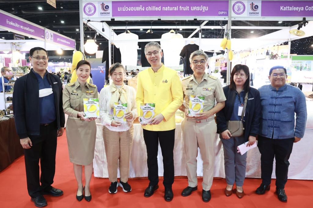 “ดีพร้อม” ร่วมแสดงศักยภาพการยกระดับสินค้าชุมชน พร้อมยกทัพ ผปก. 36 ราย เข้าทดสอบตลาดในงาน OTOP MIDYEAR 2025 คาดสร้างรายได้กว่า 7 ลบ.