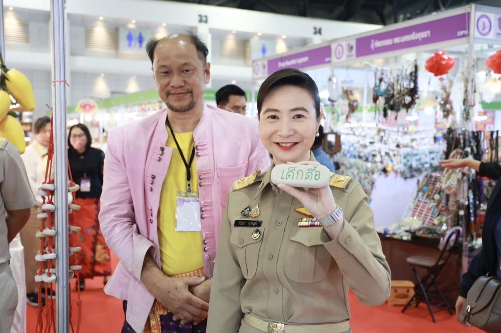 “ดีพร้อม” ร่วมแสดงศักยภาพการยกระดับสินค้าชุมชน พร้อมยกทัพ ผปก. 36 ราย เข้าทดสอบตลาดในงาน OTOP MIDYEAR 2025 คาดสร้างรายได้กว่า 7 ลบ.