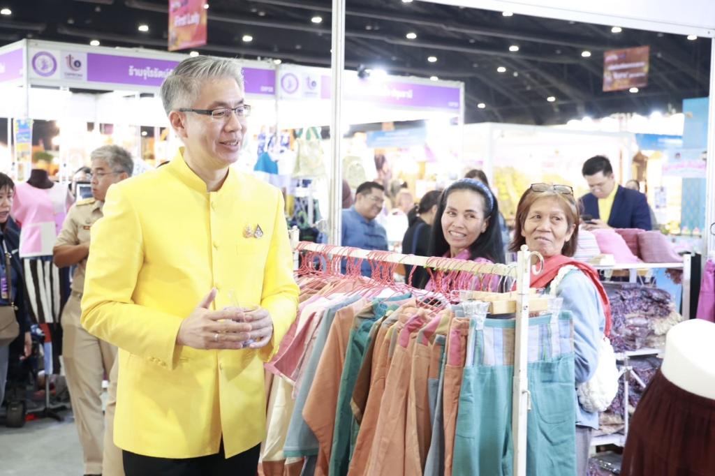 “ดีพร้อม” ร่วมแสดงศักยภาพการยกระดับสินค้าชุมชน พร้อมยกทัพ ผปก. 36 ราย เข้าทดสอบตลาดในงาน OTOP MIDYEAR 2025 คาดสร้างรายได้กว่า 7 ลบ.