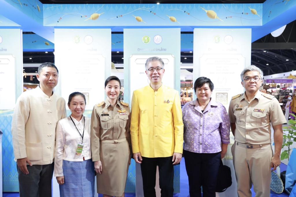 “ดีพร้อม” ร่วมแสดงศักยภาพการยกระดับสินค้าชุมชน พร้อมยกทัพ ผปก. 36 ราย เข้าทดสอบตลาดในงาน OTOP MIDYEAR 2025 คาดสร้างรายได้กว่า 7 ลบ.