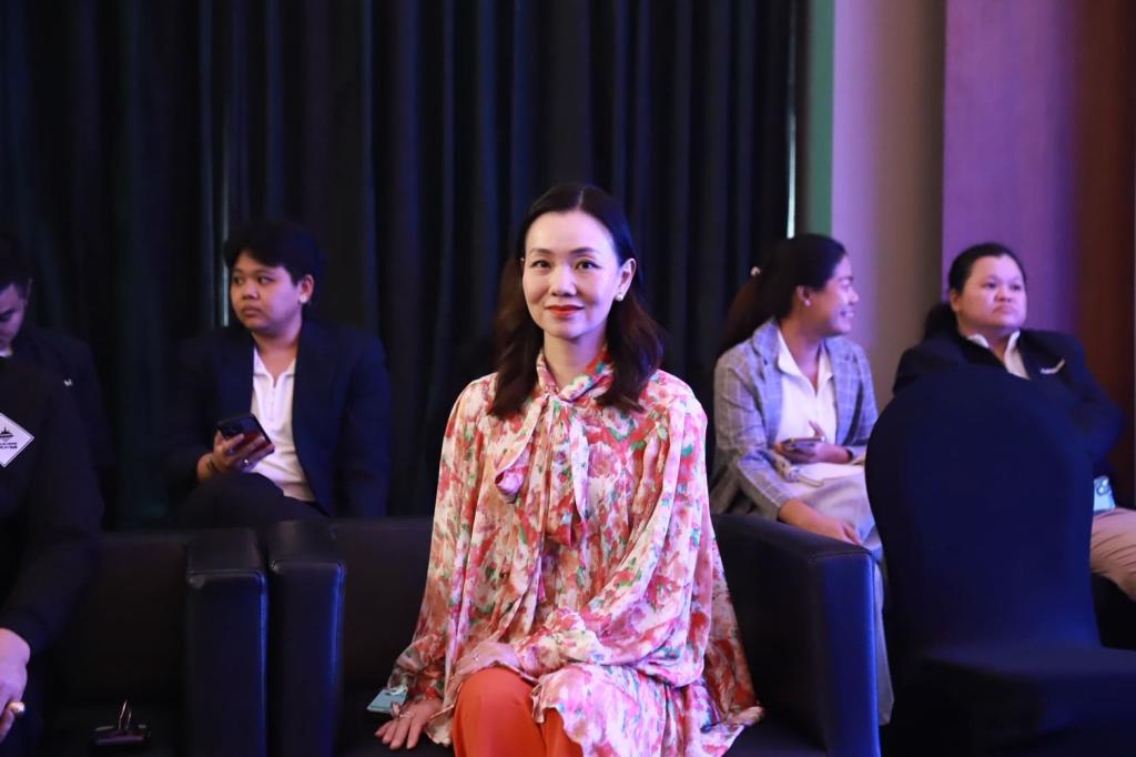 “ดีพร้อม” เปิดเวที Jewelry to Glory คัดเลือก 5 ผลงานเด่น ปั้นสู่งาน “Bangkok Gems and Jewelry Fair ครั้งที่ 72" ยกระดับอุตสาหกรรมอัญมณีและเครื่องประดับไทย คาดสร้างมูลค่าเศรษฐกิจได้กว่า 30 ลบ. ตามนโยบาย รมว.เอกนัฏ