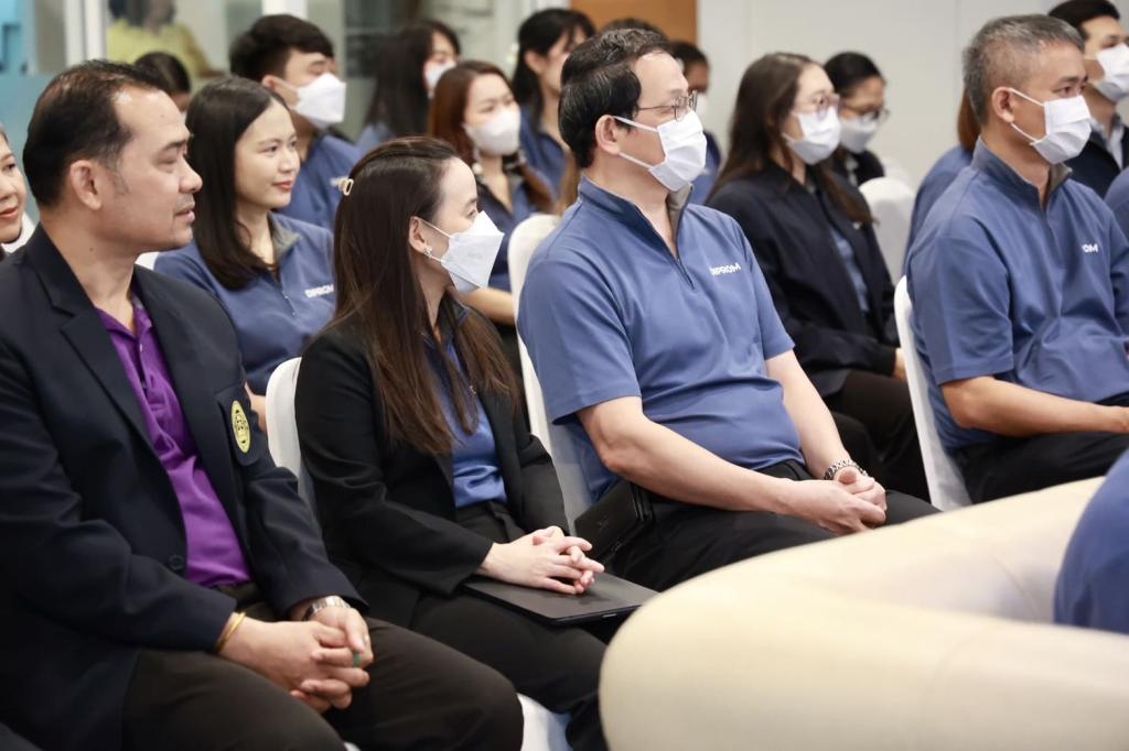 ดีพร้อม จัดกิจกรรม “แบ่งรัก ปันน้ำใจ เทิดไท้องค์ราชินี 47 พรรษา” ร่วมสมทบทุนและช่วยเหลือผู้พิการทางสายตา