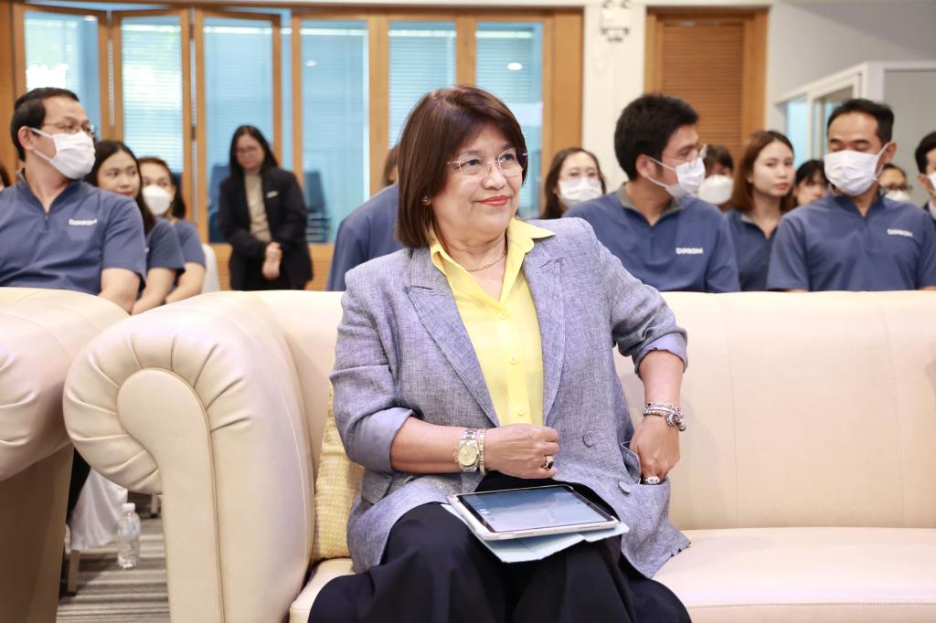 ดีพร้อม จัดกิจกรรม “แบ่งรัก ปันน้ำใจ เทิดไท้องค์ราชินี 47 พรรษา” ร่วมสมทบทุนและช่วยเหลือผู้พิการทางสายตา