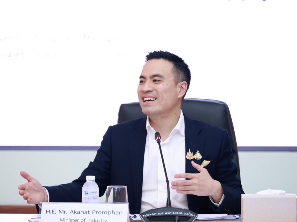 “ดีพร้อม” เร่งยกระดับคุณภาพสิ่งทอไทย ให้เป็นที่รู้จัก ผ่านสัญลักษณ์ "Thailand Textiles Tag" พัฒนาผลิตภัณฑ์สิ่งทอให้แข่งขันได้ โตไกลสู่ตลาดสากล ตามนโยบาย รมว.เอกนัฏ