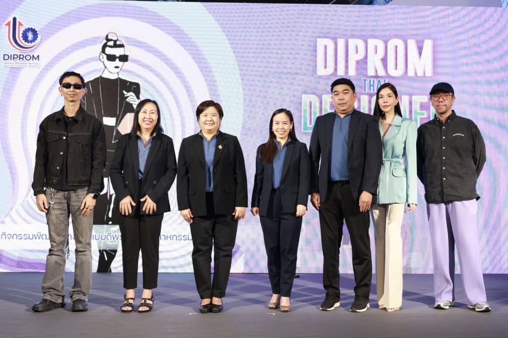 “ดีพร้อม” ดันซอฟต์พาวเวอร์แฟชั่นไทย คัด 3 แบรนด์ชนะเลิศ ชูศักยภาพนักออกแบบไทย โชว์ผลงานสู่ระดับสากล ตามนโยบาย รมว.เอกนัฏ