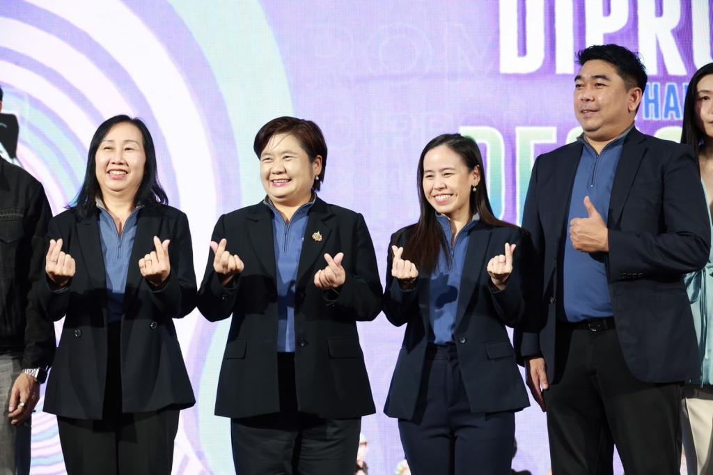 “ดีพร้อม” ดันซอฟต์พาวเวอร์แฟชั่นไทย คัด 3 แบรนด์ชนะเลิศ ชูศักยภาพนักออกแบบไทย โชว์ผลงานสู่ระดับสากล ตามนโยบาย รมว.เอกนัฏ