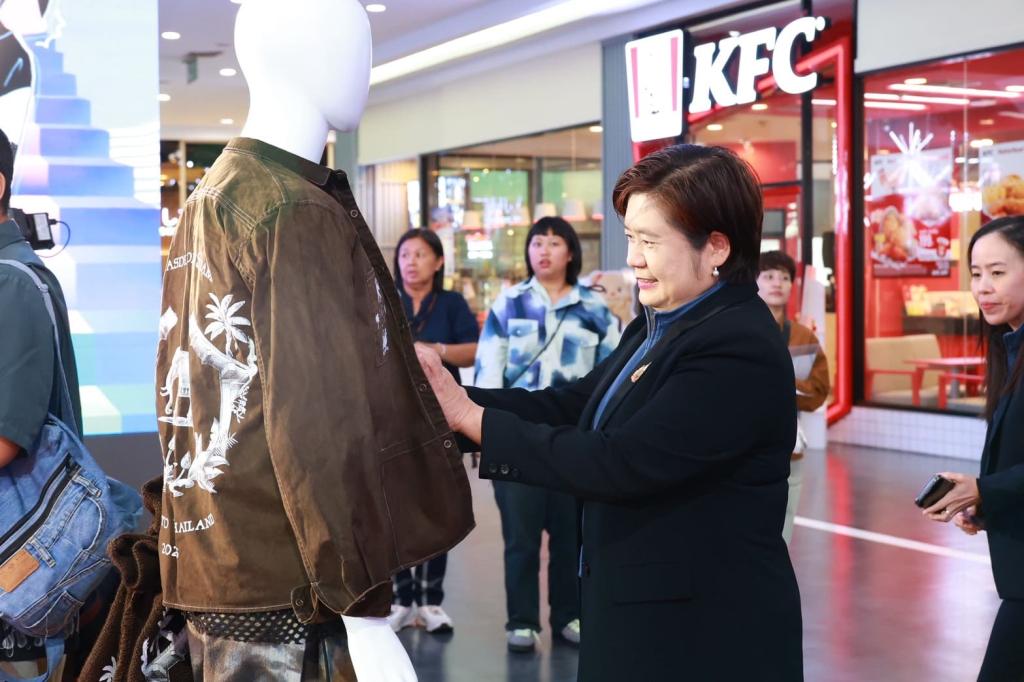 “ดีพร้อม” ดันซอฟต์พาวเวอร์แฟชั่นไทย คัด 3 แบรนด์ชนะเลิศ ชูศักยภาพนักออกแบบไทย โชว์ผลงานสู่ระดับสากล ตามนโยบาย รมว.เอกนัฏ
