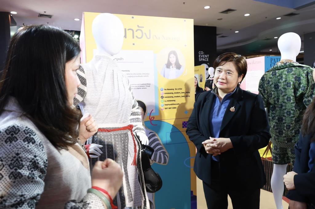“ดีพร้อม” ดันซอฟต์พาวเวอร์แฟชั่นไทย คัด 3 แบรนด์ชนะเลิศ ชูศักยภาพนักออกแบบไทย โชว์ผลงานสู่ระดับสากล ตามนโยบาย รมว.เอกนัฏ