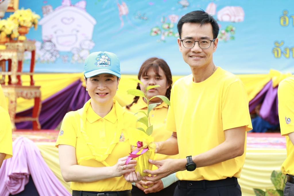 ดีพร้อม รวมพลังกับชาว ก.อุตฯ จิตอาสา “อุตสาหกรรมรวมใจ ปลูกต้นไม้ ฟื้นฟูป่า” เฉลิมพระเกียรติสมเด็จพระราชินี และเนื่องในวันสิ่งแวดล้อมโลก