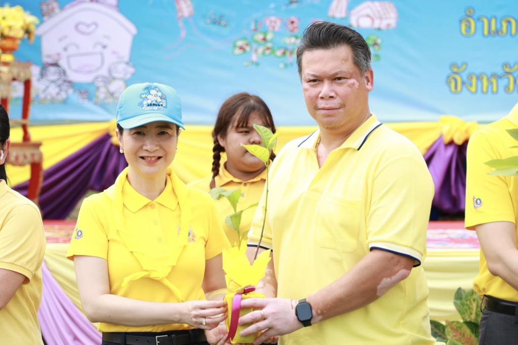 ดีพร้อม รวมพลังกับชาว ก.อุตฯ จิตอาสา “อุตสาหกรรมรวมใจ ปลูกต้นไม้ ฟื้นฟูป่า” เฉลิมพระเกียรติสมเด็จพระราชินี และเนื่องในวันสิ่งแวดล้อมโลก
