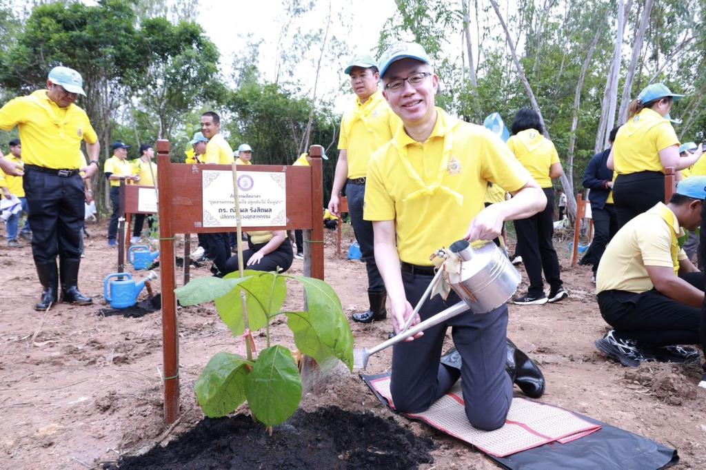 ดีพร้อม รวมพลังกับชาว ก.อุตฯ จิตอาสา “อุตสาหกรรมรวมใจ ปลูกต้นไม้ ฟื้นฟูป่า” เฉลิมพระเกียรติสมเด็จพระราชินี และเนื่องในวันสิ่งแวดล้อมโลก