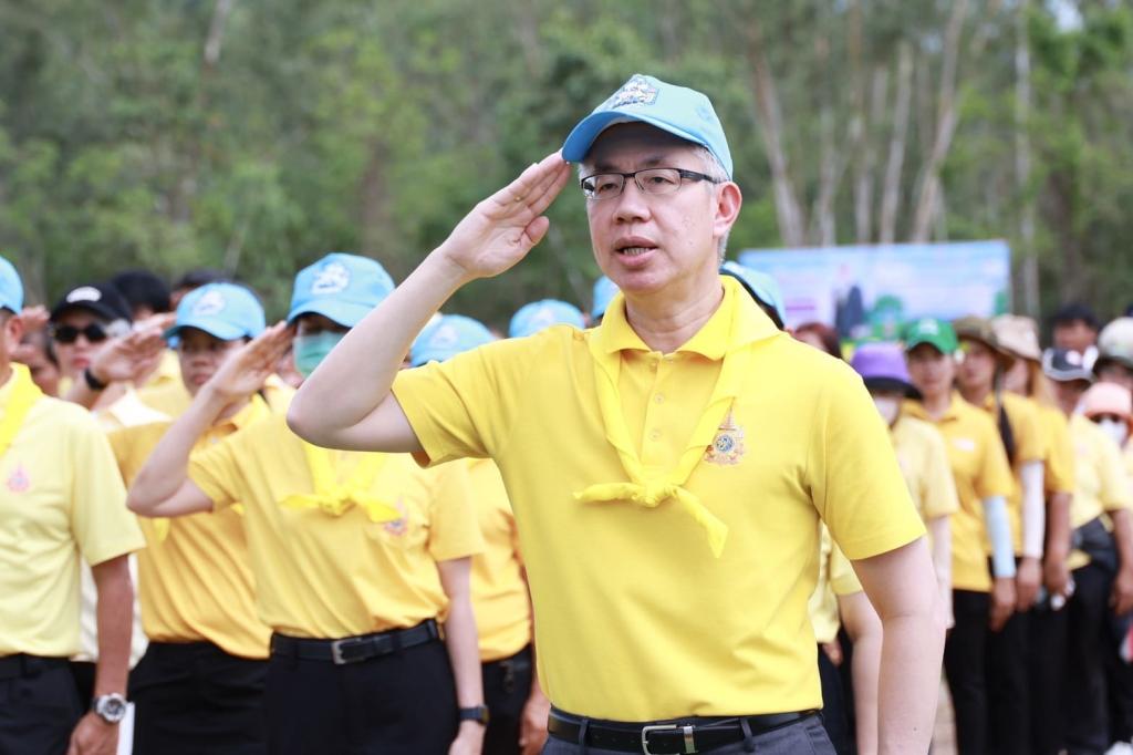 ดีพร้อม รวมพลังกับชาว ก.อุตฯ จิตอาสา “อุตสาหกรรมรวมใจ ปลูกต้นไม้ ฟื้นฟูป่า” เฉลิมพระเกียรติสมเด็จพระราชินี และเนื่องในวันสิ่งแวดล้อมโลก