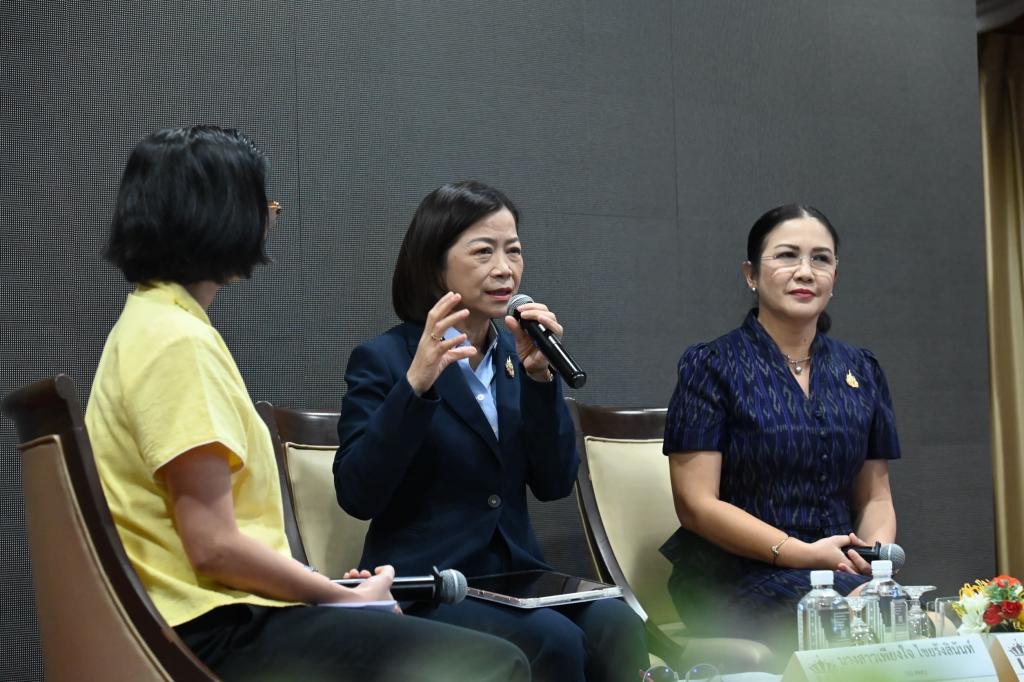 “อธิบดีณัฏฐิญา” ร่วมแสดงความยินดีแก่ผู้เข้าร่วมการฝึกอบรมฯ เตรียมความพร้อมเป็นอุตสาหกรรมจังหวัด รุ่นที่ 1