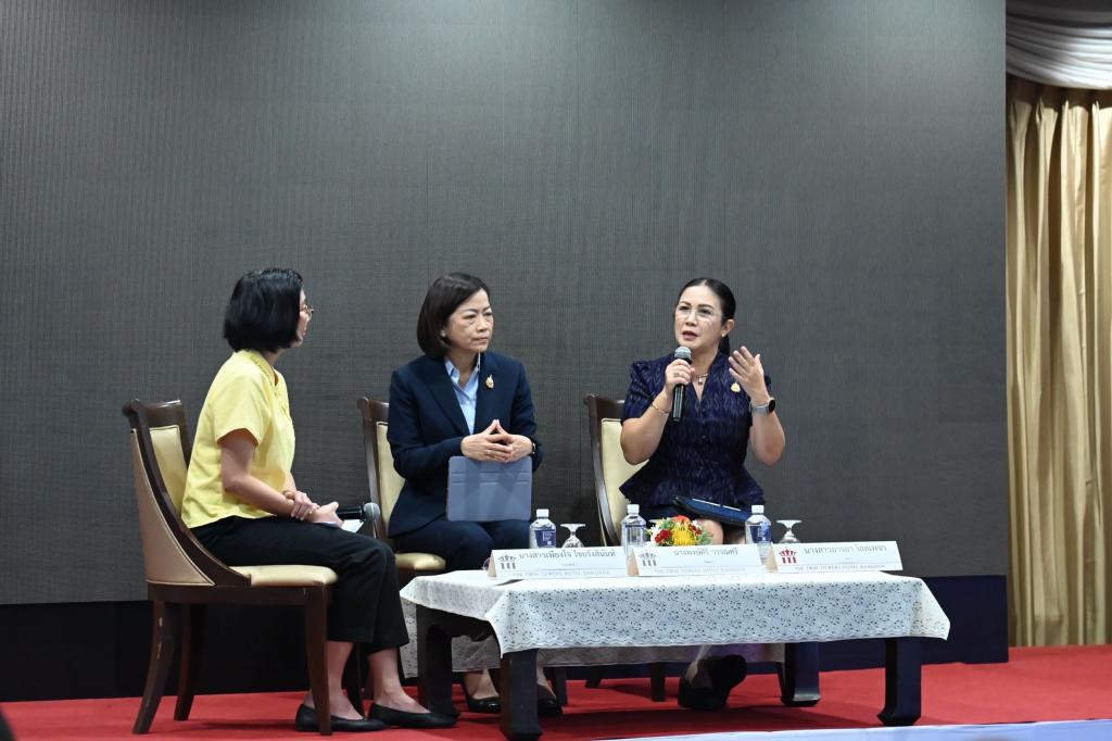 “อธิบดีณัฏฐิญา” ร่วมแสดงความยินดีแก่ผู้เข้าร่วมการฝึกอบรมฯ เตรียมความพร้อมเป็นอุตสาหกรรมจังหวัด รุ่นที่ 1