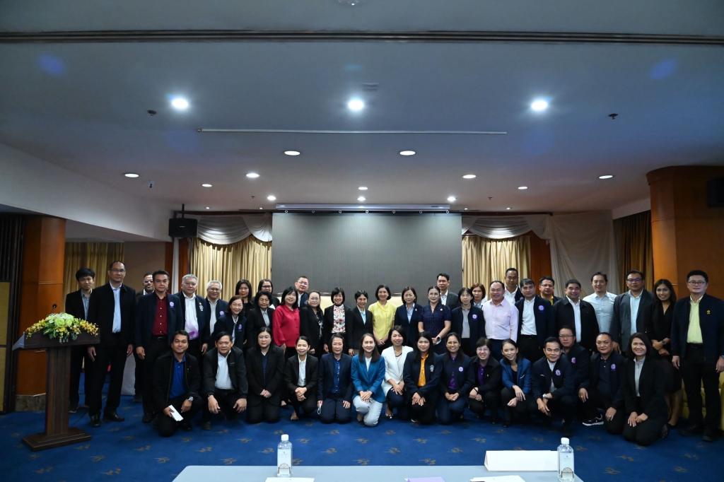 “อธิบดีณัฏฐิญา” ร่วมแสดงความยินดีแก่ผู้เข้าร่วมการฝึกอบรมฯ เตรียมความพร้อมเป็นอุตสาหกรรมจังหวัด รุ่นที่ 1