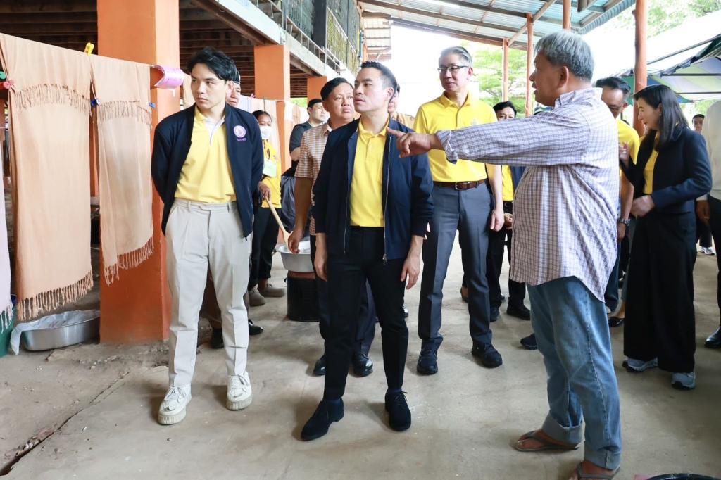 “เอกนัฏ” นำทีม ลงพื้นที่ ชื่นชม “ดีพร้อม” โชว์ผลสำเร็จยกระดับ ดึงวัตถุดิบพื้นถิ่น "ตาลโตนด" ปั้นสินค้าชุมชนต่อยอดสู่ผลิตภัณฑ์สร้างรายได้ชุมชนวัดโบสถ์