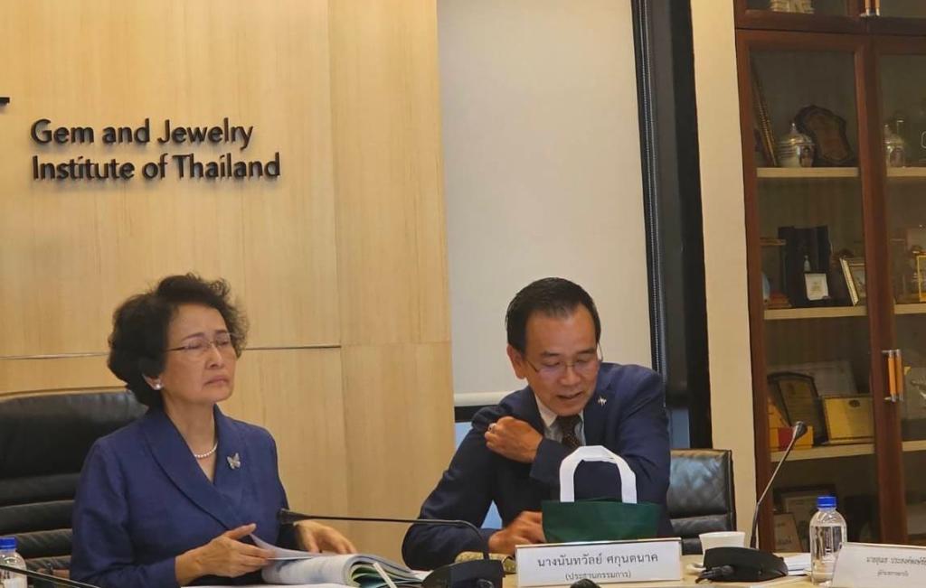 “รองอธิบดีดวงดาว" เข้าร่วมประชุมบอร์ดสถาบันวิจัยและพัฒนาอัญมณีและเครื่องประดับแห่งชาติ ครั้งที่ 6/2568 เตรียมพร้อมจัดงานใหญ่ Bangkok Gems ครั้งที่ 72 ลุยเสริมทัพโครงการซื้อด้วยความมั่นใจ
