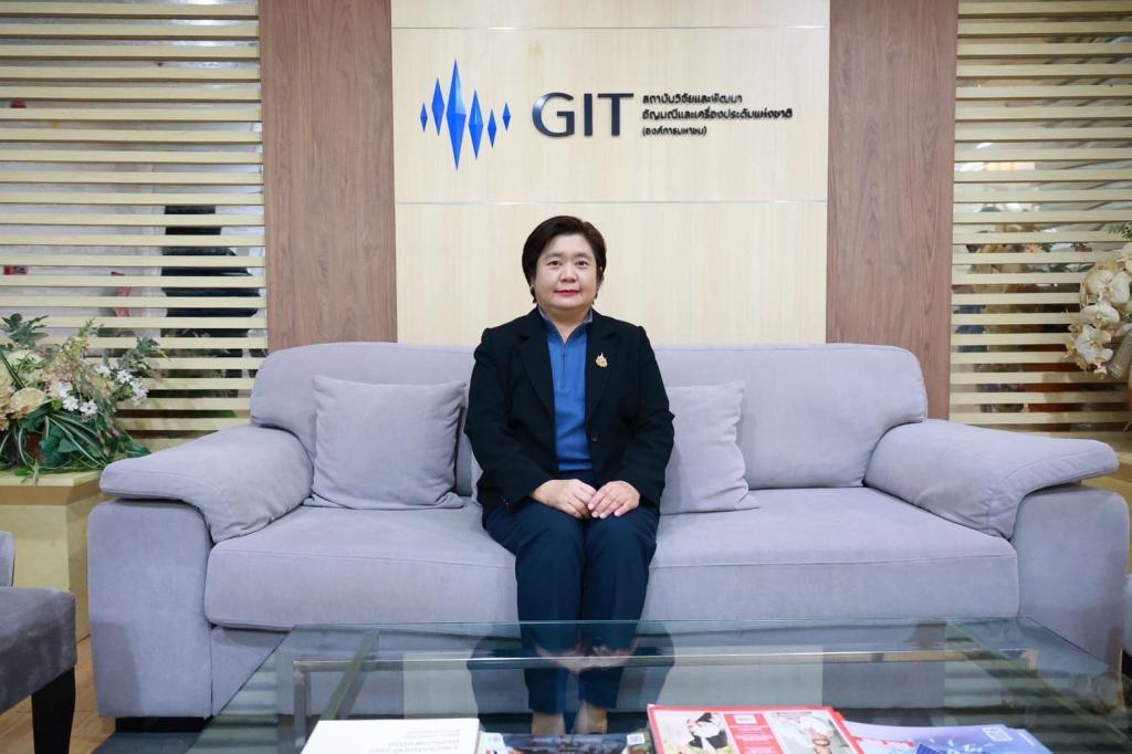 “รองอธิบดีดวงดาว" เข้าร่วมประชุมบอร์ดสถาบันวิจัยและพัฒนาอัญมณีและเครื่องประดับแห่งชาติ ครั้งที่ 6/2568 เตรียมพร้อมจัดงานใหญ่ Bangkok Gems ครั้งที่ 72 ลุยเสริมทัพโครงการซื้อด้วยความมั่นใจ