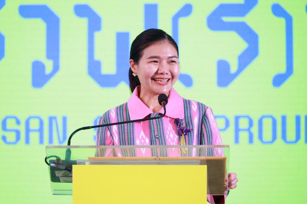 “ปลัดณัฐพล“ นำทีม “ดีพร้อม” บินตรงเมืองขามแก่น ร่วมงานเทศกาลอีสานสร้างสรรค์ 2568 พร้อมโชว์ศักยภาพยกระดับอุตฯ สร้างสรรค์ ชู “วงจรชีวิตผลิตภัณฑ์ไม่สิ้นสุด” หนุนพลังซอฟต์พาวเวอร์ไทย