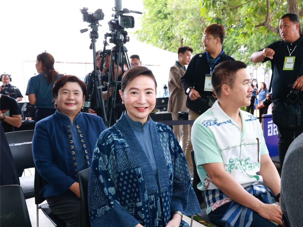 “ปลัดณัฐพล“ นำทีม “ดีพร้อม” บินตรงเมืองขามแก่น ร่วมงานเทศกาลอีสานสร้างสรรค์ 2568 พร้อมโชว์ศักยภาพยกระดับอุตฯ สร้างสรรค์ ชู “วงจรชีวิตผลิตภัณฑ์ไม่สิ้นสุด” หนุนพลังซอฟต์พาวเวอร์ไทย