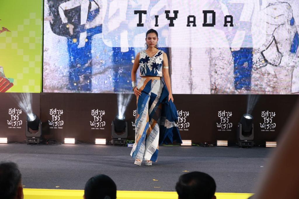 “ปลัดณัฐพล“ นำทีม “ดีพร้อม” บินตรงเมืองขามแก่น ร่วมงานเทศกาลอีสานสร้างสรรค์ 2568 พร้อมโชว์ศักยภาพยกระดับอุตฯ สร้างสรรค์ ชู “วงจรชีวิตผลิตภัณฑ์ไม่สิ้นสุด” หนุนพลังซอฟต์พาวเวอร์ไทย