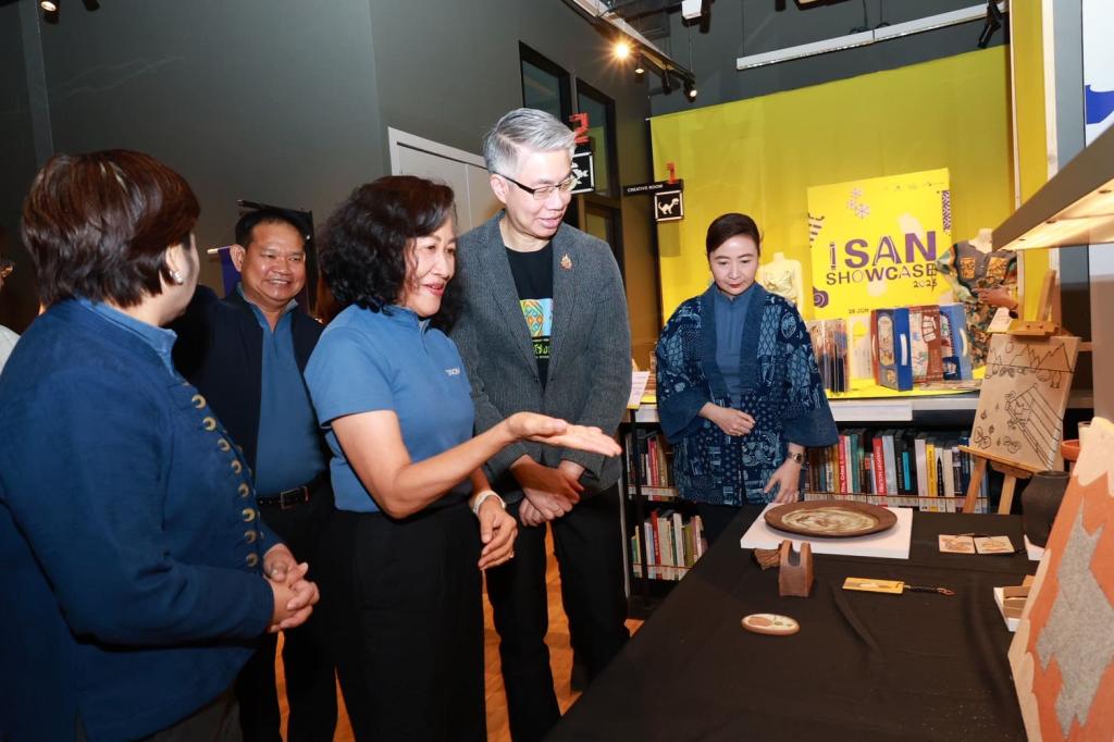 “ปลัดณัฐพล“ นำทีม “ดีพร้อม” บินตรงเมืองขามแก่น ร่วมงานเทศกาลอีสานสร้างสรรค์ 2568 พร้อมโชว์ศักยภาพยกระดับอุตฯ สร้างสรรค์ ชู “วงจรชีวิตผลิตภัณฑ์ไม่สิ้นสุด” หนุนพลังซอฟต์พาวเวอร์ไทย