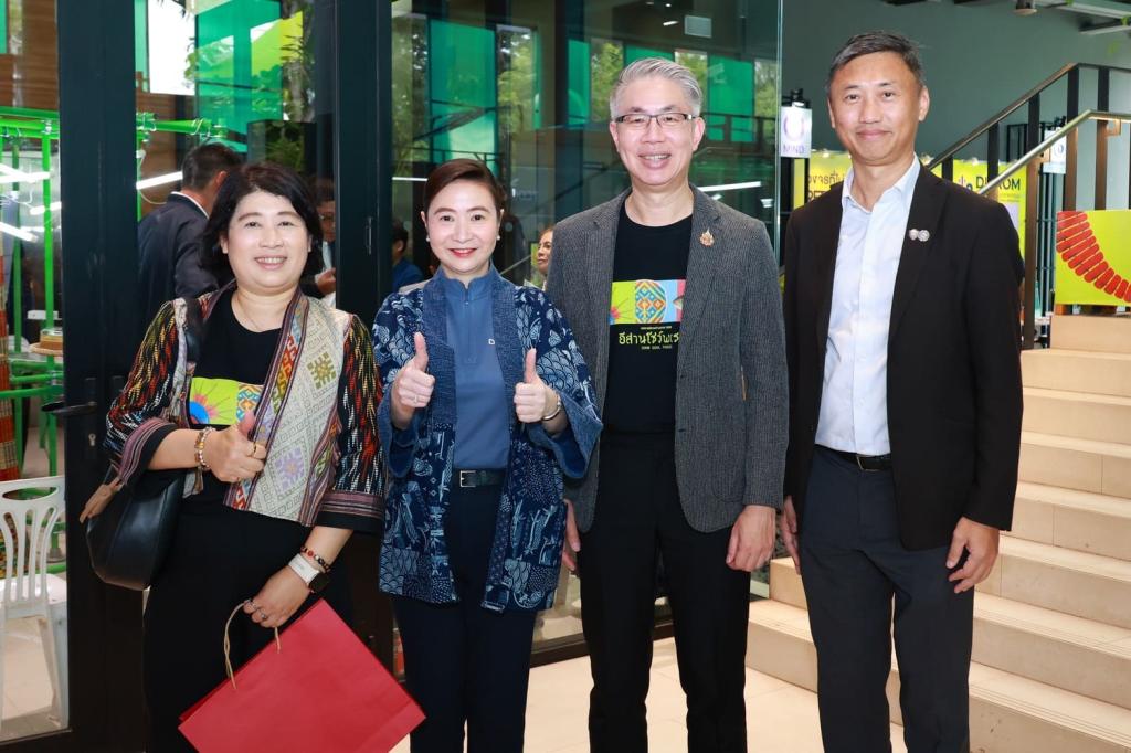 “ปลัดณัฐพล“ นำทีม “ดีพร้อม” บินตรงเมืองขามแก่น ร่วมงานเทศกาลอีสานสร้างสรรค์ 2568 พร้อมโชว์ศักยภาพยกระดับอุตฯ สร้างสรรค์ ชู “วงจรชีวิตผลิตภัณฑ์ไม่สิ้นสุด” หนุนพลังซอฟต์พาวเวอร์ไทย