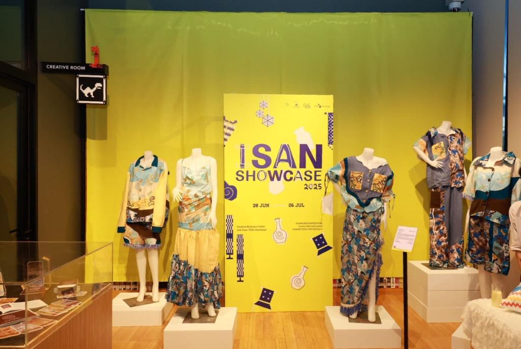 “ปลัดณัฐพล“ นำทีม “ดีพร้อม” บินตรงเมืองขามแก่น ร่วมงานเทศกาลอีสานสร้างสรรค์ 2568 พร้อมโชว์ศักยภาพยกระดับอุตฯ สร้างสรรค์ ชู “วงจรชีวิตผลิตภัณฑ์ไม่สิ้นสุด” หนุนพลังซอฟต์พาวเวอร์ไทย