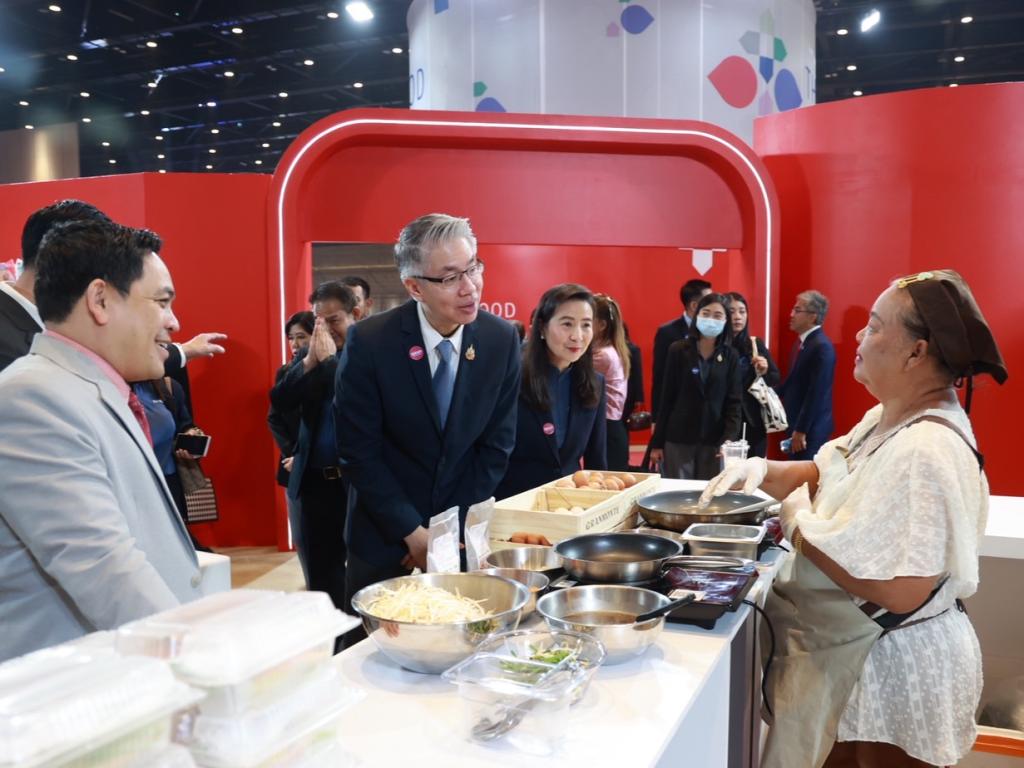 “ปลัดณัฐพล” มอบหมาย “อธิบดีณัฏฐิญา” นำทัพดีพร้อมโชว์ศักยภาพขับเคลื่อนซอฟต์พาวเวอร์อาหารไทย ในงาน “SPLASH – Soft Power Forum 2025” หนุนดึงอัตลักษณ์อาหารพื้นถิ่นชุมชนอวดโฉมเวทีโลกสอดรับนโยบาย รมว.เอกนัฏ