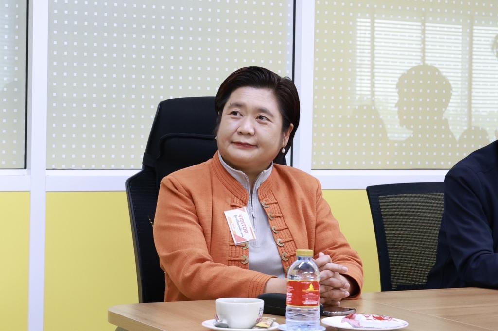 "รองอธิบดีดวงดาว" ลงพื้นที่เยี่ยมชมสถานประกอบการ "ปลาร้าแม่เหรียญ" ความภาคภูมิใจของ “คอมมูนิตี้ดีพร้อม” ยกระดับโลจิสติกส์ ลดต้นทุน 7.6 แสนบาท พร้อมโกอินเตอร์