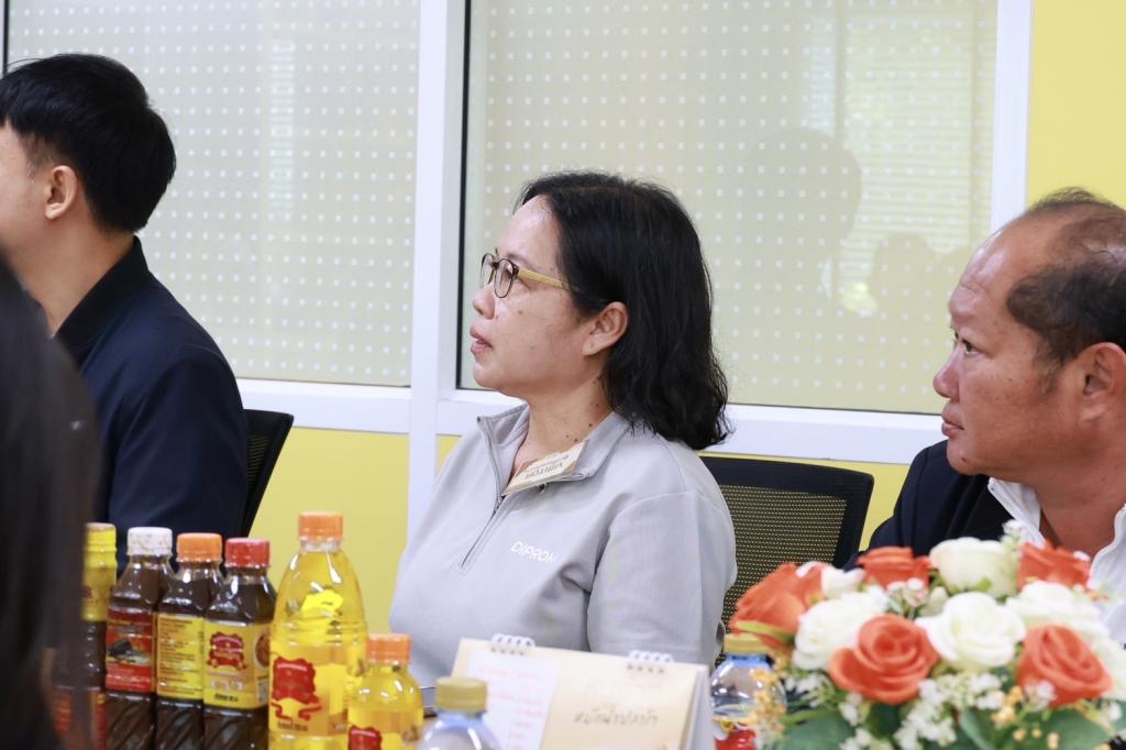 "รองอธิบดีดวงดาว" ลงพื้นที่เยี่ยมชมสถานประกอบการ "ปลาร้าแม่เหรียญ" ความภาคภูมิใจของ “คอมมูนิตี้ดีพร้อม” ยกระดับโลจิสติกส์ ลดต้นทุน 7.6 แสนบาท พร้อมโกอินเตอร์