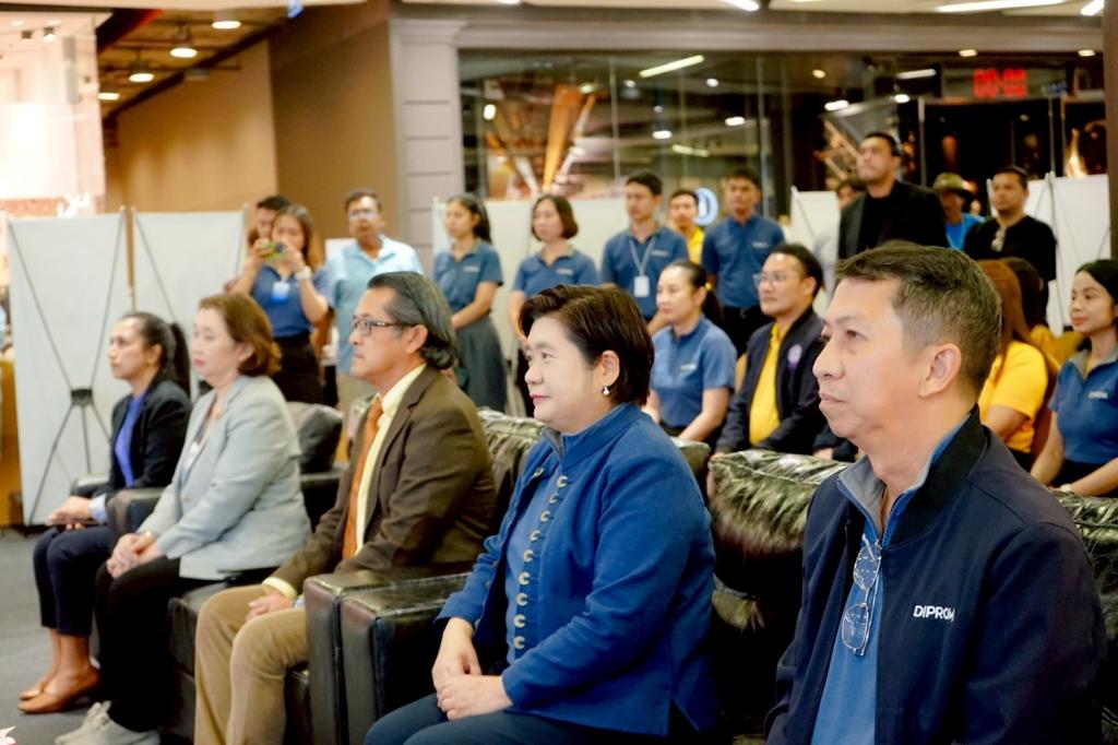 “รองอธิบดีดวงดาวว” ล่องใต้อวดโฉม 10 ต้นแบบผลิตภัณฑ์อาหารชุมชน ดึงอัตลักษณ์พื้นถิ่นและของดีพื้นเมือง หนุนพลังซอฟต์พาวเวอร์อาหารให้โตไกล ตามนโนบายอธิบดีณัฏฐิญา