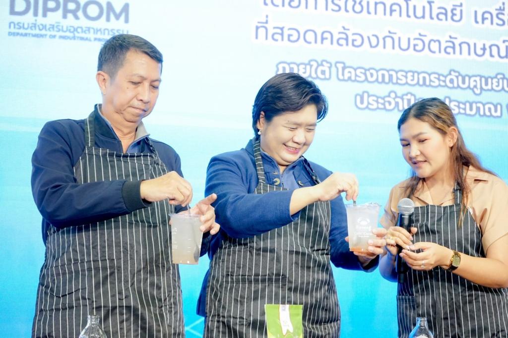 “รองอธิบดีดวงดาวว” ล่องใต้อวดโฉม 10 ต้นแบบผลิตภัณฑ์อาหารชุมชน ดึงอัตลักษณ์พื้นถิ่นและของดีพื้นเมือง หนุนพลังซอฟต์พาวเวอร์อาหารให้โตไกล ตามนโนบายอธิบดีณัฏฐิญา